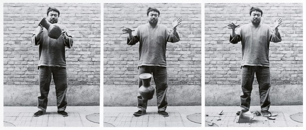 ai weiwei dropping a han dynasty urn privatsammlung foto albertina wien lisa rastl reiner riedler c ai weiwei