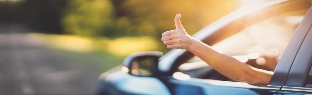 Woman,Inside,Her,Car,Gesticulate,Thumb,Up