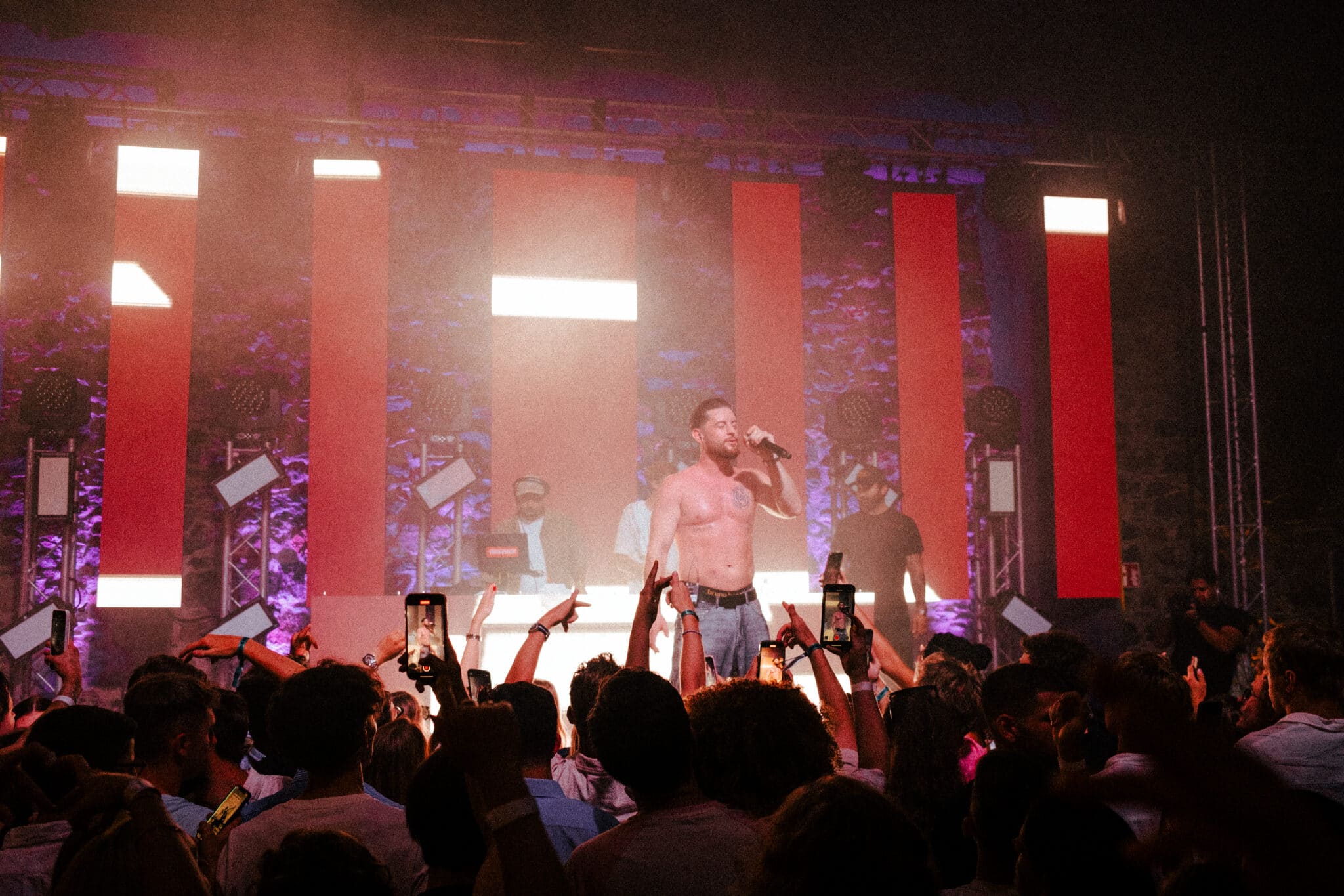 Rapper Bausa mit historischem Konzert in der Burg Taggenbrunn
