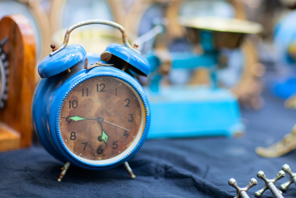 Vintage,Blue,Alarm,Clock,At,Flea,Market