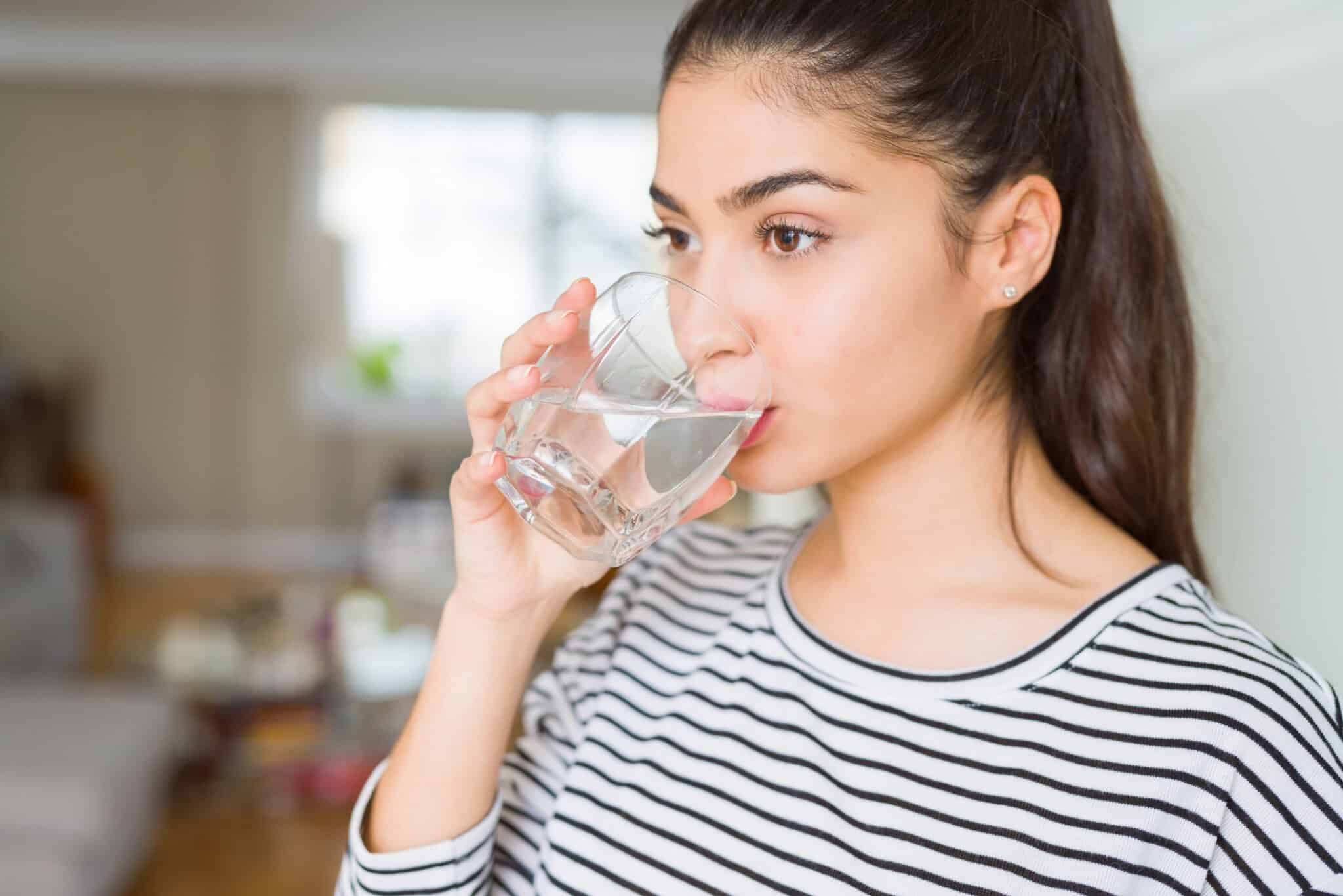 Beautiful,Young,Woman,Drinking,A,Fresh,Glass,Of,Water,At