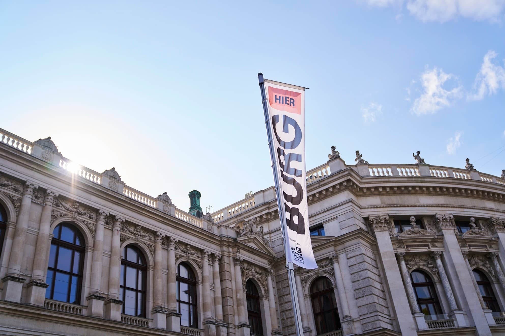 Events Wien: FLOHMARKT – Verkauf von Requisiten, Geschirr, Großfotos und vieles mehr