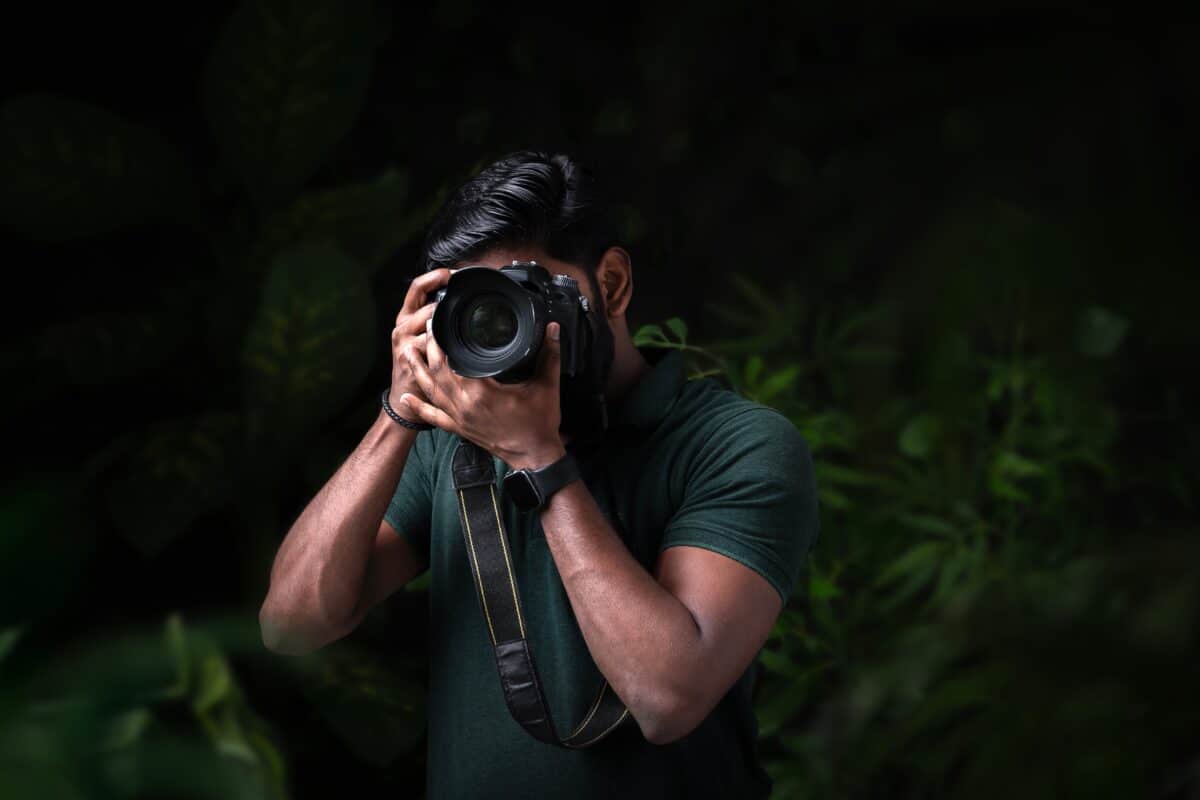 High,Quality,Photo,Of,Photographer,Taking,Picture,Of,Nature,,Wildlife