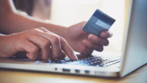 Online Shopping Kreditkarte Ivan Kruk fotolia #
