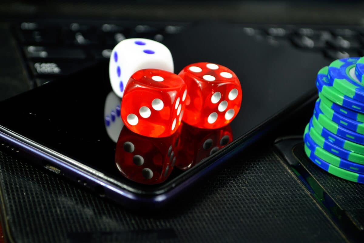 The,Concept,Of,Online,Poker,Games,With,Dice,And,Chips