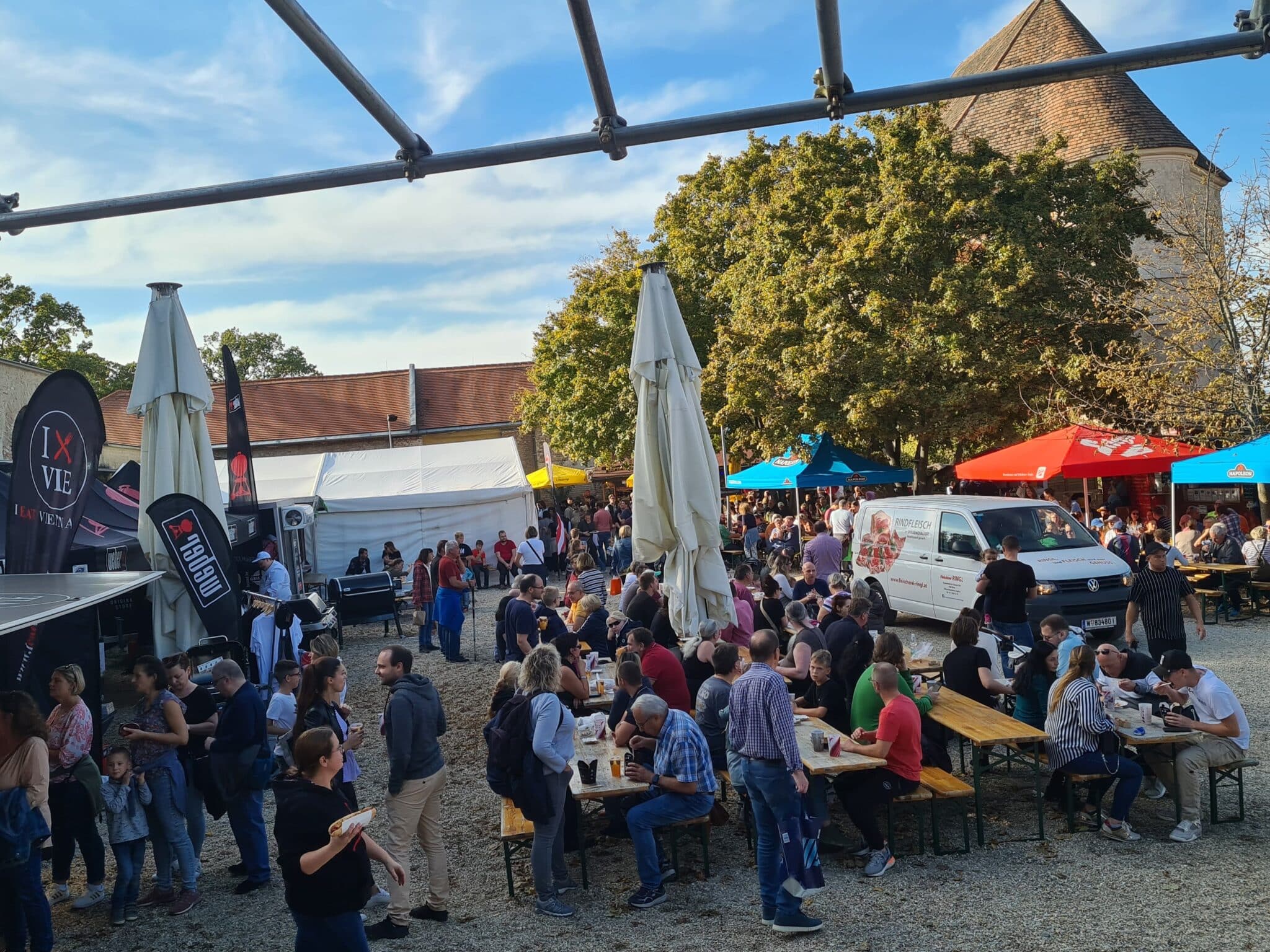 Events Wien: Wiener Wurstfest + Vienna BBQ Days im Schloss Neugebäude